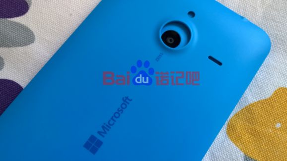 Lumia 1330 : coque derrière, vue de dessous Lumia 1330 : coque derrière, vue de dessous
