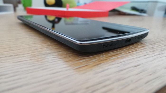 OnePlus One : vue du côté gauche