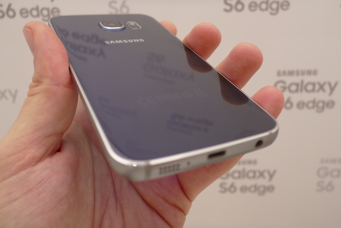 Samsung Galaxy S6 Edge : photos des quatre modèles 79 P1001087