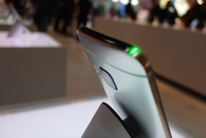 HTC One M9 : vue de dos