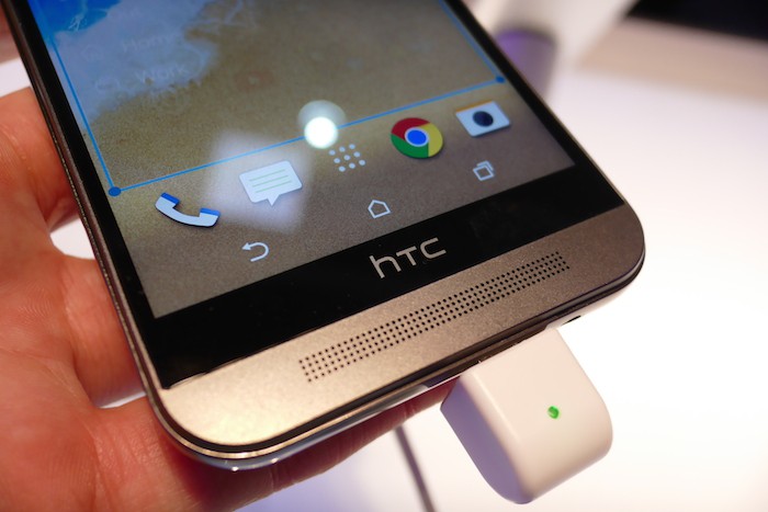 HTC One M9 : vue du bas