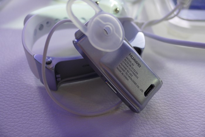Huawei Talkband B2 : port micro-USB