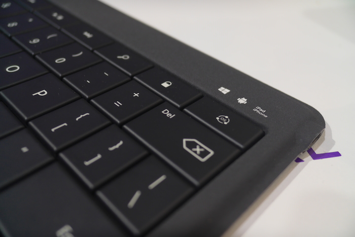 Microsoft Universal Foldable Keyboard : vue de droite