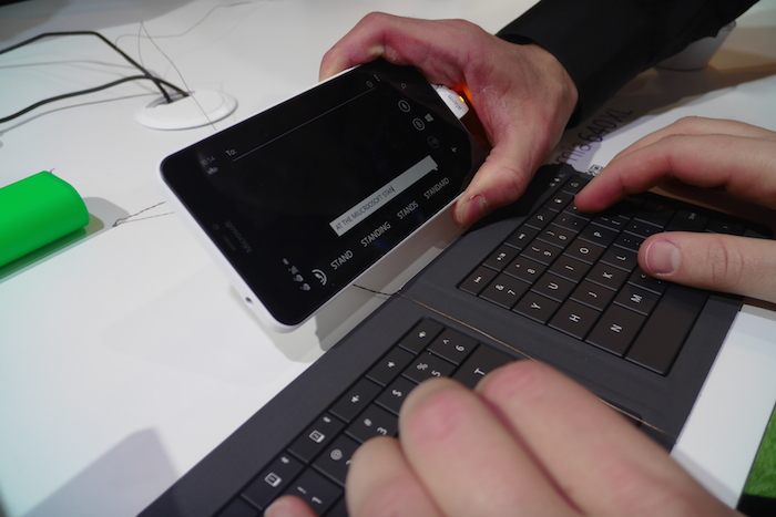 Microsoft Universal Foldable Keyboard : saisie sur le Nokia 640 XL