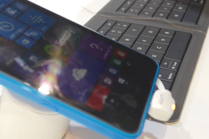 Microsoft Universal Foldable Keyboard : saisie sur le Nokia 640