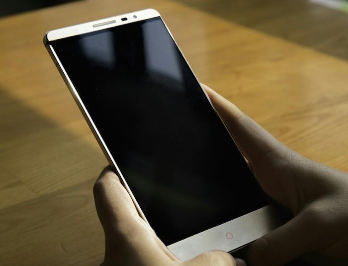 ZTE Nubia Z9 : vue de face