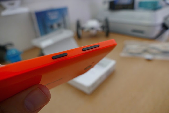 Lumia 640 : vue de droite
