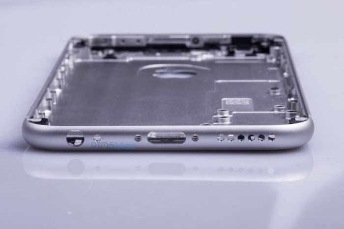 iPhone 6S : tranche inférieure
