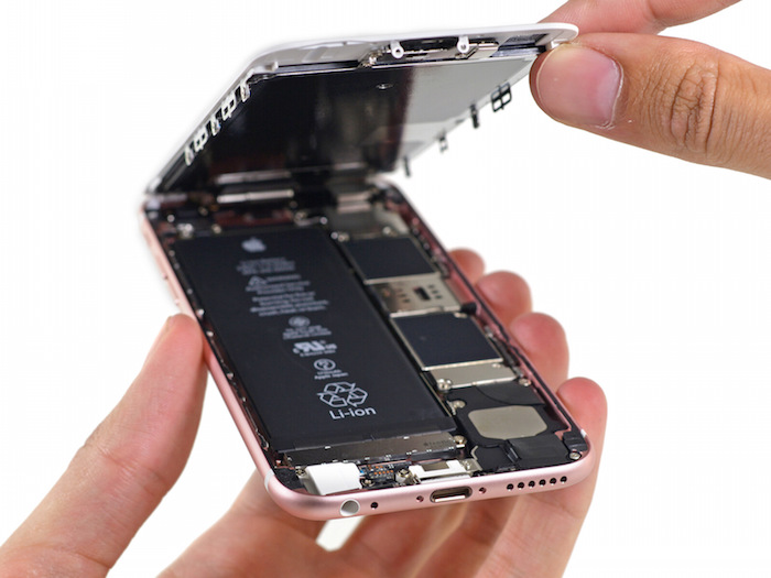 iPhone 6s : retrait du capot