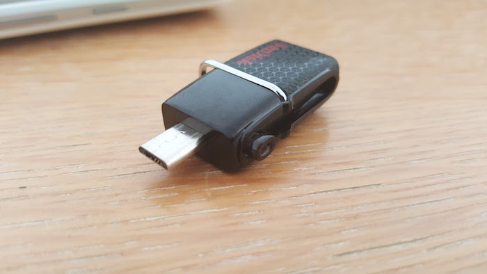 Ultra Dual Drive USB 3.0 de SanDisk : port micro-USB