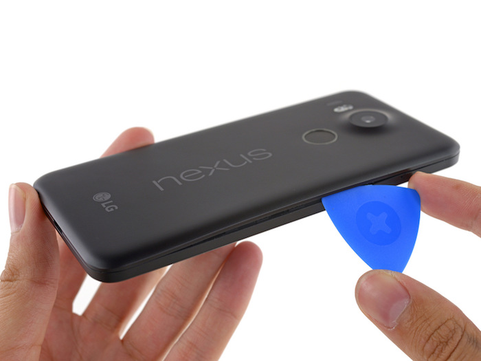 iFixit ouvre le Nexus 5X : 