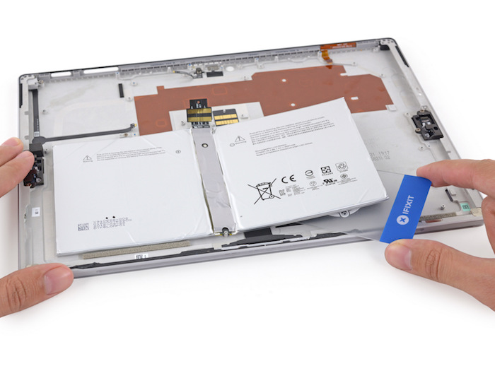 Surface Pro 4 démonté par iFixit : pour enlever la batterie vous devrez faire avec de la colle
