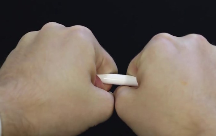 Apple Pencil : pliage à deux mains