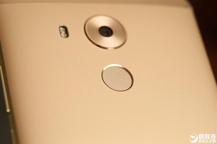 Huawei Mate 8 : vue du capteur d'empreintes digitales