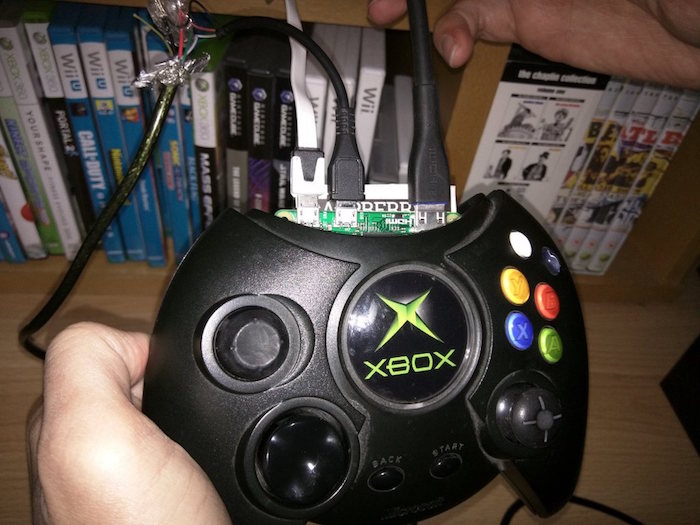 Il inclut un Raspberry Pi Zero dans une manette de Xbox