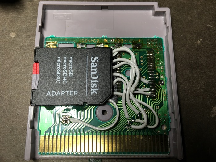 Game Boy Zero : une cartouche Game Boy avec une carte micro SD