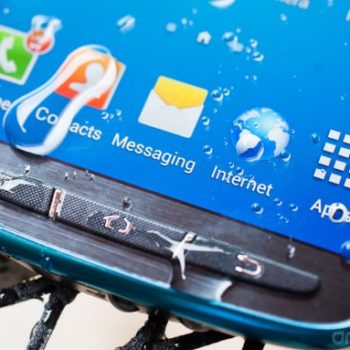 le samsung galaxy s5 serait etanche a leau et a la poussiere sans passer par le modele active 1