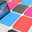 microsoft surface une tablette avec une bequille et de multiples couleurs de clavier 1