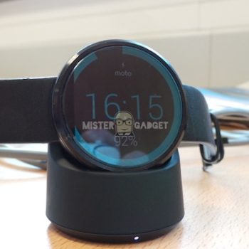 moto 360 un chargement sans fil et un moniteur de frequence cardiaque 1