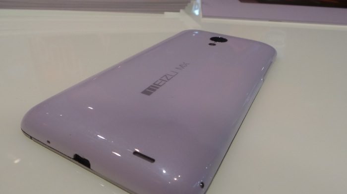 Ubuntu MWC’14 : premier coup d’oeil sur les deux premiers smartphones Ubuntu