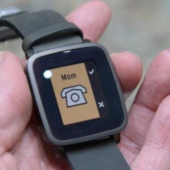mwc15 prise en main pebble time 1