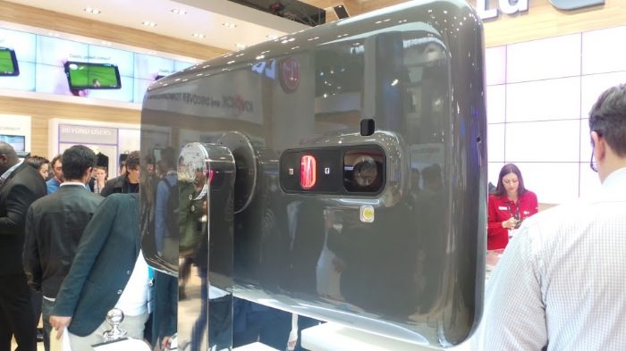 LG Test du LG G Flex : la phablette totalement déjantée