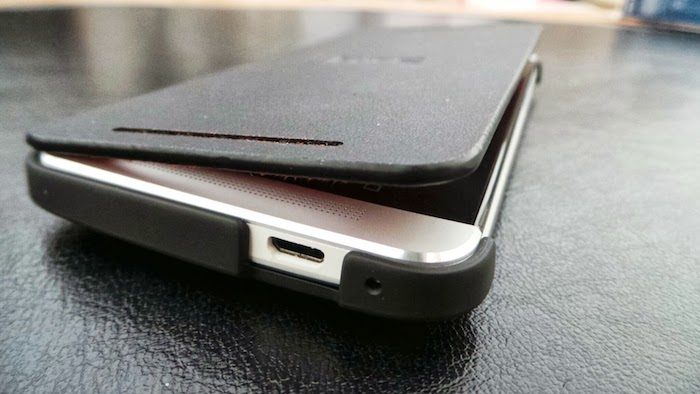 HTC Tests de la housse HTC One Double Flip HC C841 et du brassard HTC One Belkin