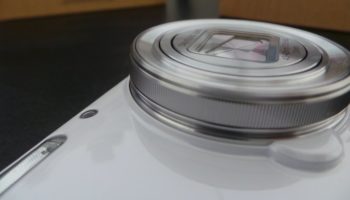 unboxing et prise en main du samsung galaxy s4 zoom le smartphone avec un zoom optique 10x 1