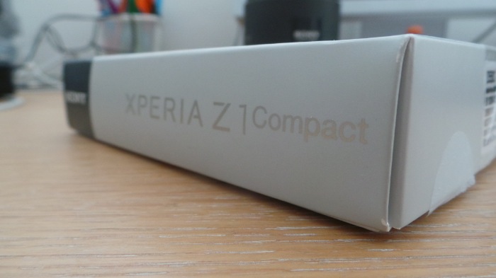 unboxing et prise en main du sony xperia z1 compact 1