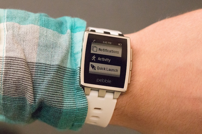 une pebble desormais accessible a 129 euros la steel a 229 euros 1