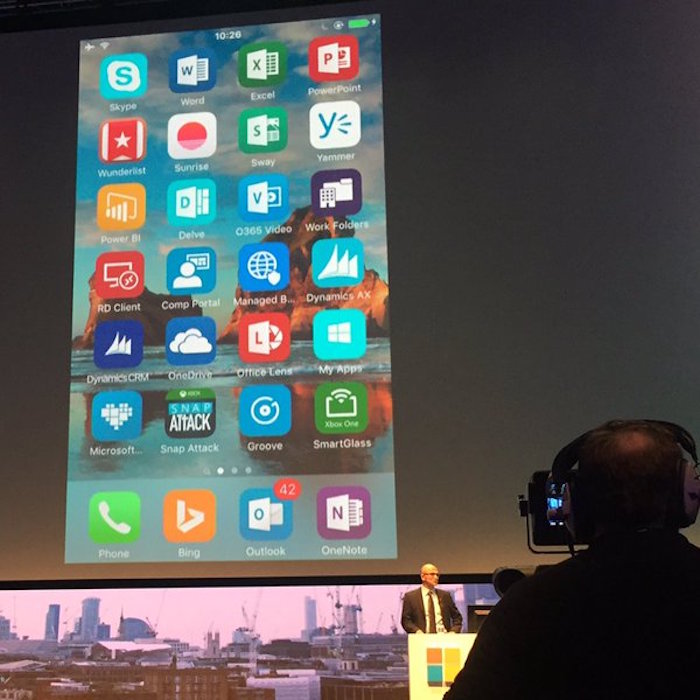 voici ce que satya nadella a sur son ecran iphone 1