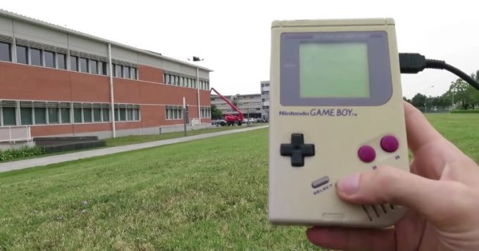 Recyclez votre Game Boy en la transformant en une télécommande de drone