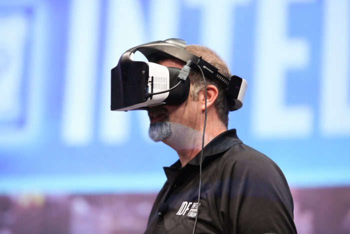 Intel a présenté son casque de « réalité mixte »