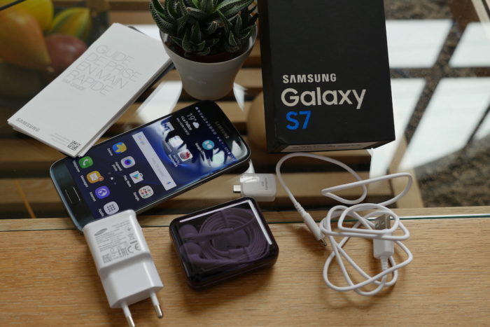 Test du Samsung Galaxy S7 : le fleuron 2016 venu de Corée 49 Contenu de la boîte du Samsung Galaxy S7