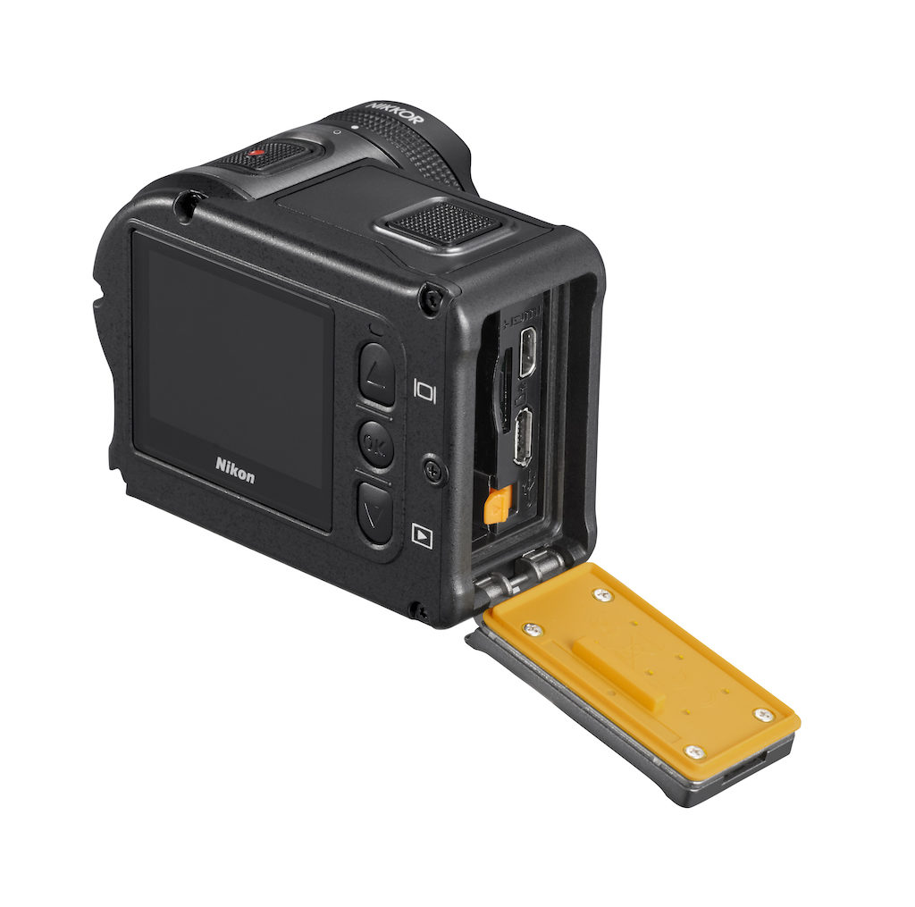 Photokina 2016 : Nikon dévoile sa seconde caméra d'action 4K 69 170 battery chamber