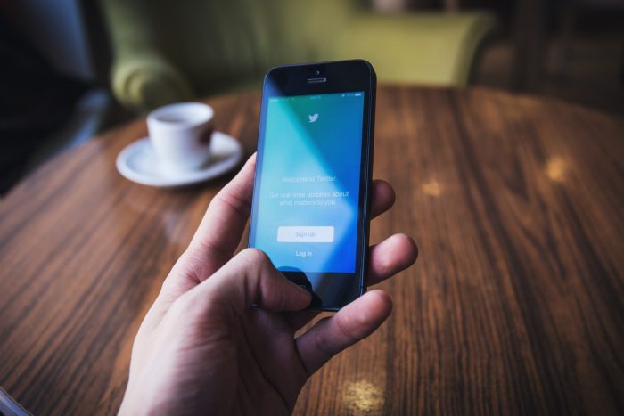 Twitter lâche du lest sur sa limite de 140 caractères dès le 19 septembre 50 Twitter n'abandonne pas les 140 caractères, mais lâche du lest