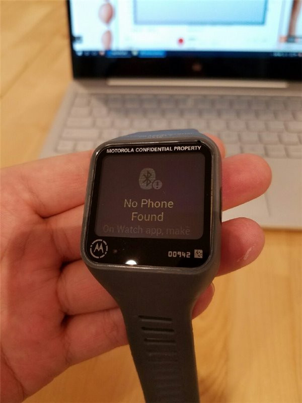 Au lieu d'être ronde, la Moto 360 de Motorola aurait pu être carrée 48 moto 360 prototype 1
