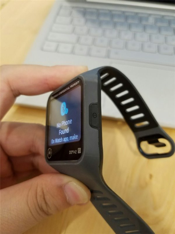 Au lieu d'être ronde, la Moto 360 de Motorola aurait pu être carrée 47 moto 360 prototype 2