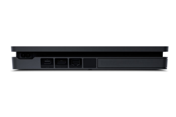 PS4 Pro vs PS4 : quelle est la différence ? 51 PlayStation 4 : vue de dos