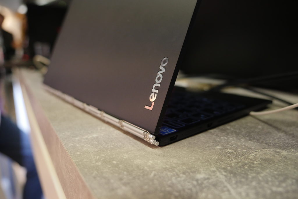Prise en main de la tablette Lenovo Yoga Book de 10 pouces 19 P1120464
