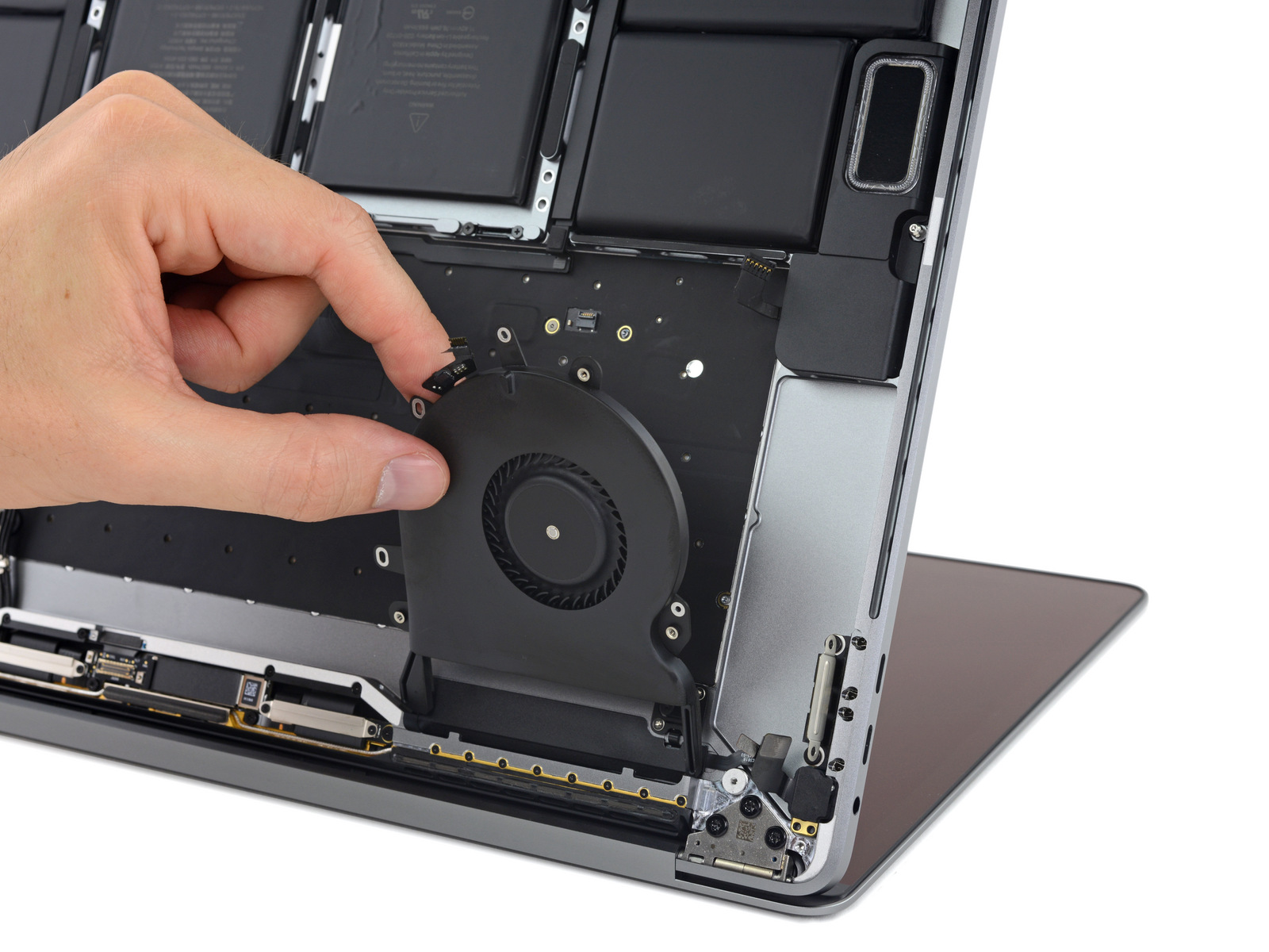 MacBook Pro (2016) 15 pouces : deux ventilateurs plus grands