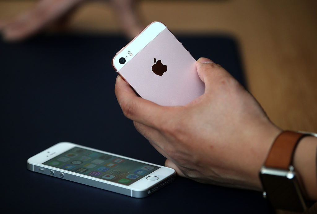 7782474426 l iphone se integre les fonctions de l iphone 6s dans un appareil au format de l iphone 5