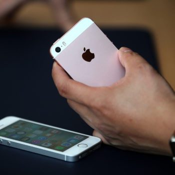 7782474426 l iphone se integre les fonctions de l iphone 6s dans un appareil au format de l iphone 5