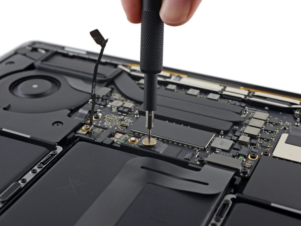 Le MacBook Pro de 13 pouces sans Touch Bar est bien fait, mais difficile à réparer 40 IoF4MePqjfmnCLrr.huge