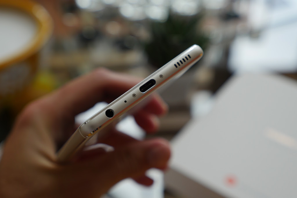 Test du Huawei P9 : le smartphone greffé Leica est-il intéressant ? 55 Huawei P9 : vue de dessous