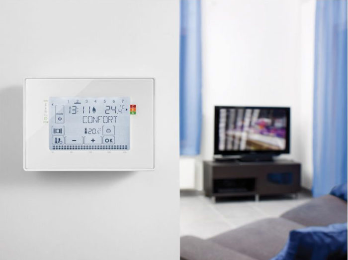 La maison connectée n’est plus un fantasme mais bien une réalité 52 Thermostat programmable filaire