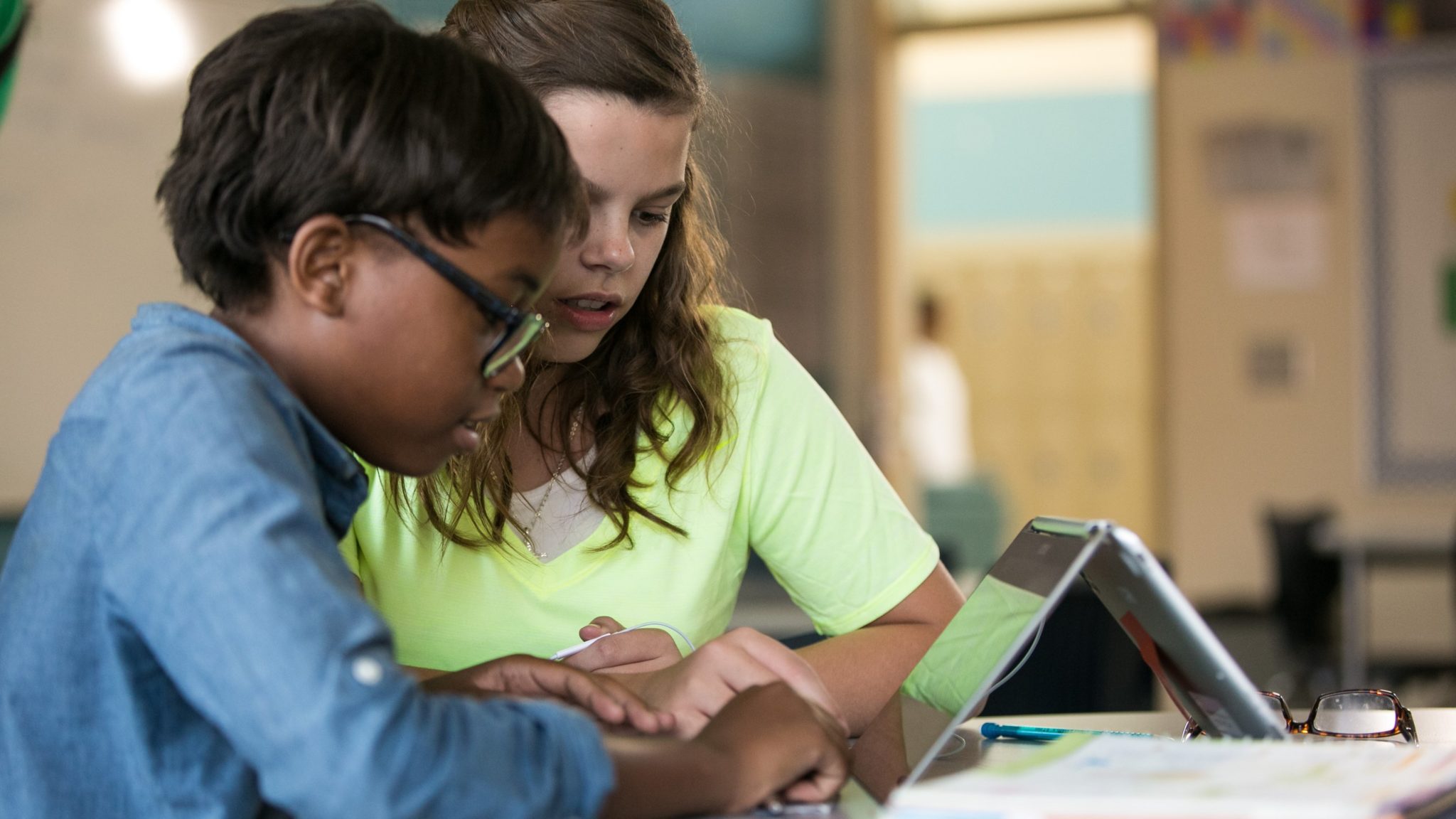 Maintenant, les enfants vont facilement se connecter à un Chromebook