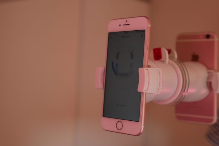 Test de la Oral-B Genius 9000 : la brosse à dents électrique ultime 50 Oral-B Genius 9000 : vous avez une rétroaction en live de votre brossage