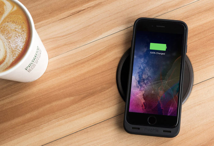 iPhone 7 : la recharge sans fil possible avec cette coque de Mophie 49 La Juice Pack Air de Mophie offre la recharge sans fil pour l'iPhone 7