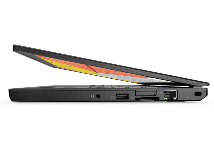 Lenovo booste ses 9 nouveaux modèles ThinkPad pour le CES 2017 91 thinkpad x270 2 720x480 c